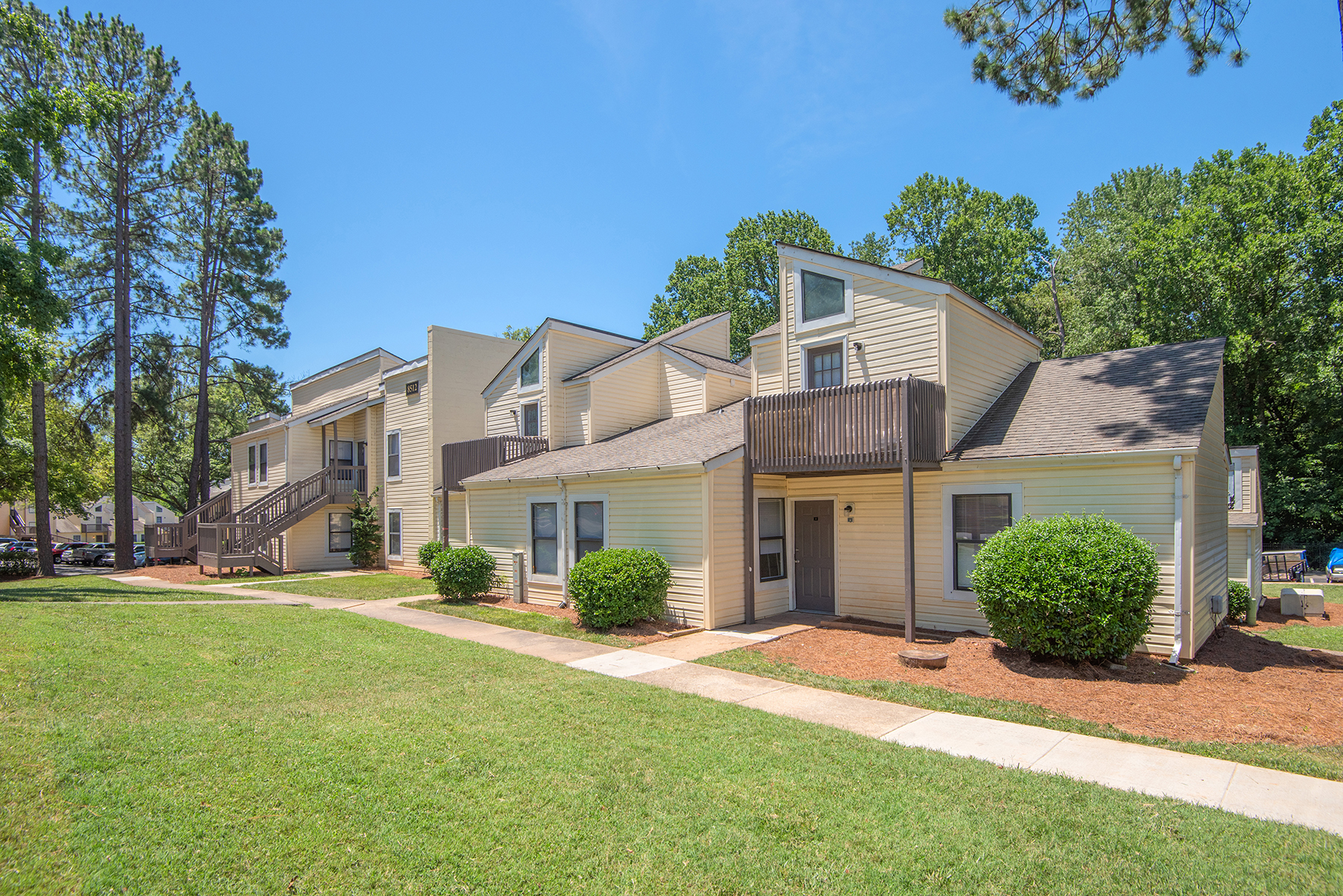 The Flats at Arrowood The Multifamily Advisory Group at Cushman